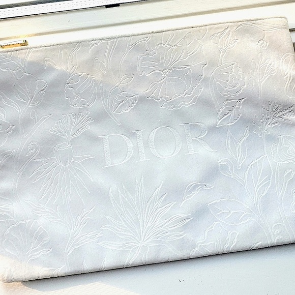 NEW Dior Floral Velvour Embossed Pouch - Picture 7 of 7